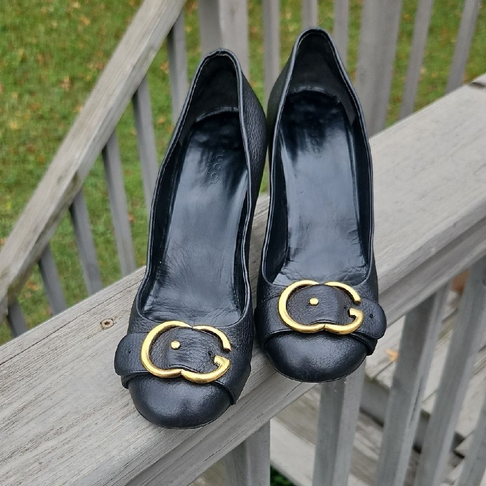 Gucci Black Leather Pumps with Gold GG Logo Buckle Size 37